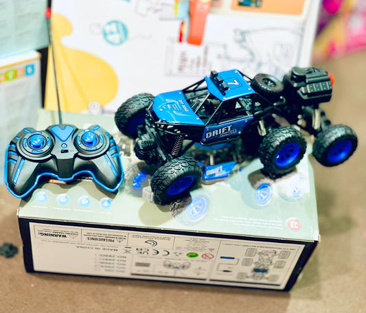 Best RC Metalic Monster truck with 6 wheels and smoke. In Three different colours. High finishing Best RC cars.